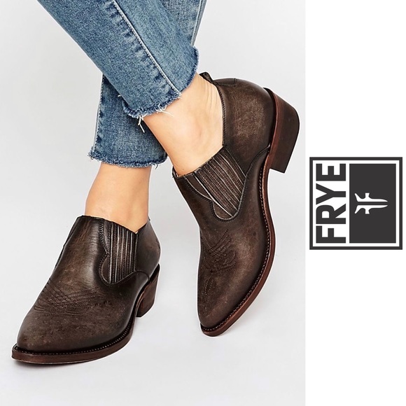 Frye Shoes - Frye • Billy Leather Ankle Bootie in Smoke Brown 8